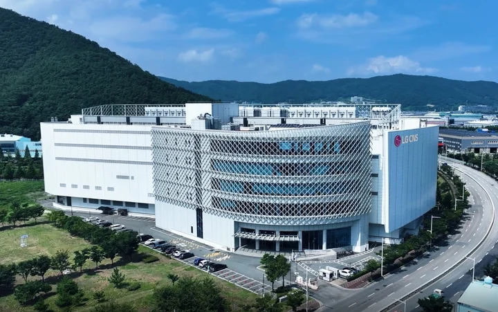 LG CNS 부산 글로벌 클라우드 데이터센터 건물 전경