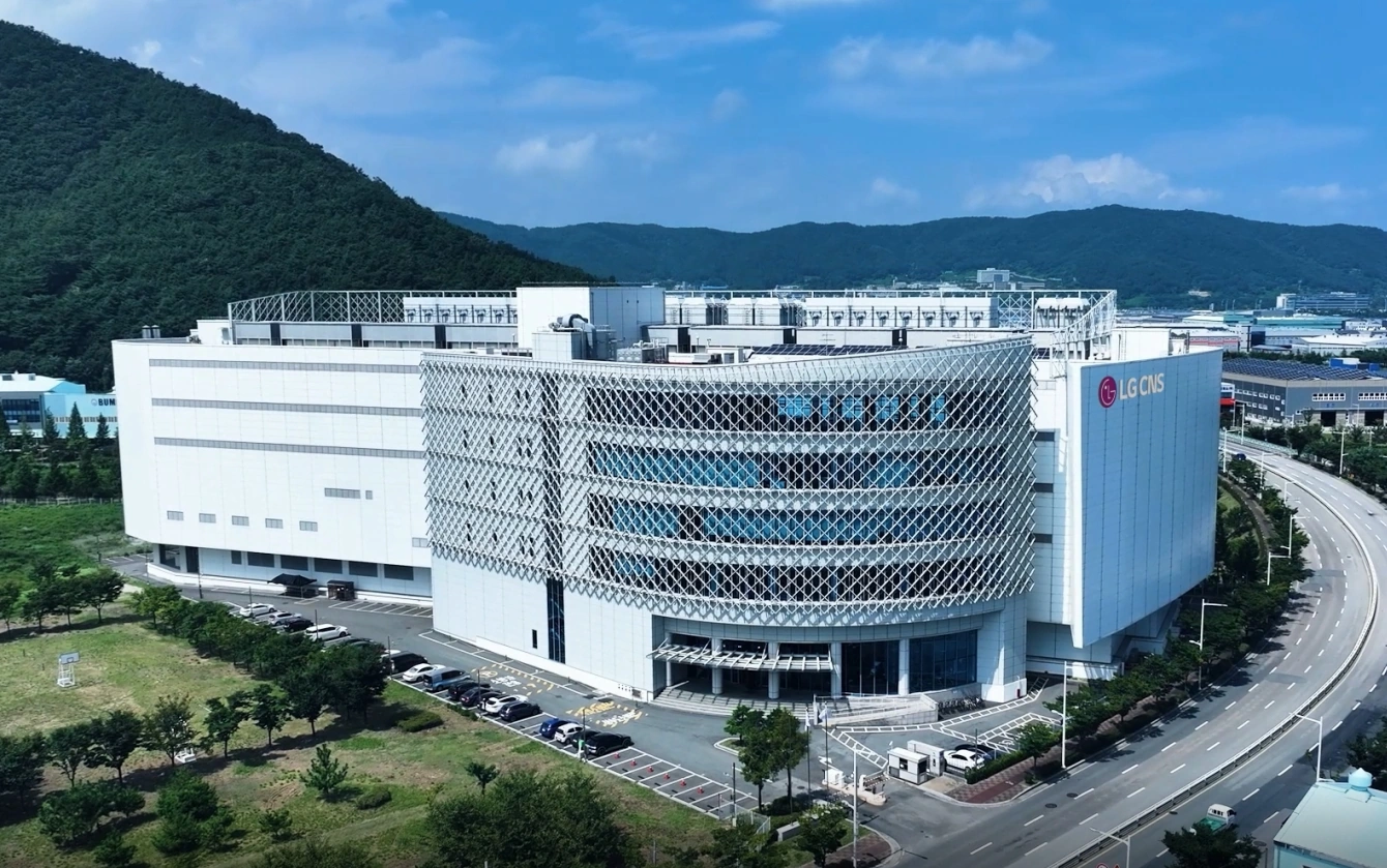 LG CNS 부산 글로벌 클라우드 데이터센터 건물 전경