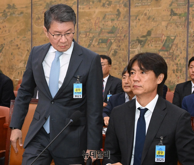 2026년 7월 30일 국회 청문회에 출석한 정몽규 전 대한축구협회장과 홍명보 전 감독